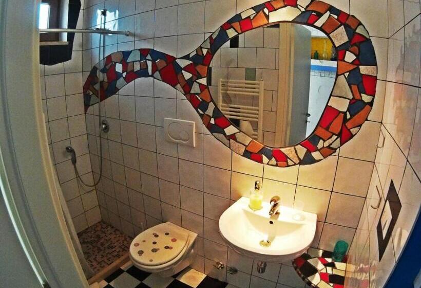 اتاق اکونومی, Art Rooms Joyful People