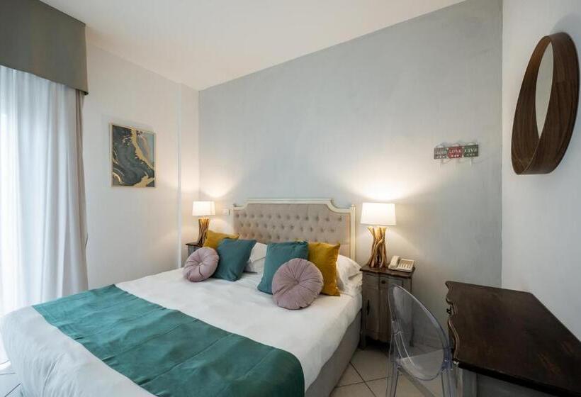 غرفة قياسية مطلّة علي البحر, Continental