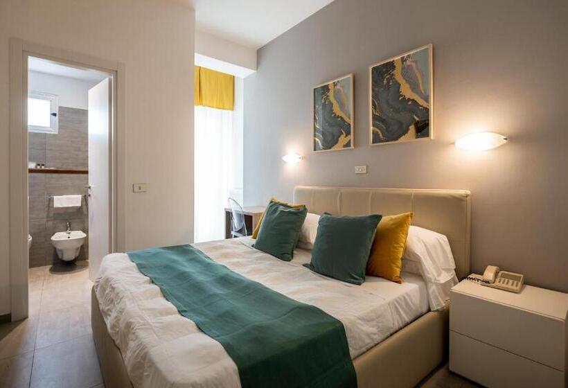 غرفة قياسية مطلّة علي البحر, Continental