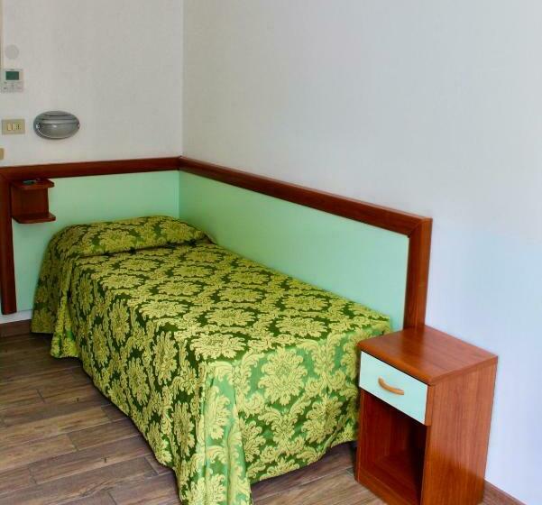 Camera Standard Individuale, Cristina