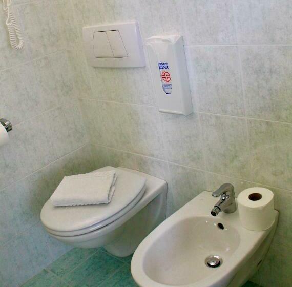 Camera Standard, Cristina