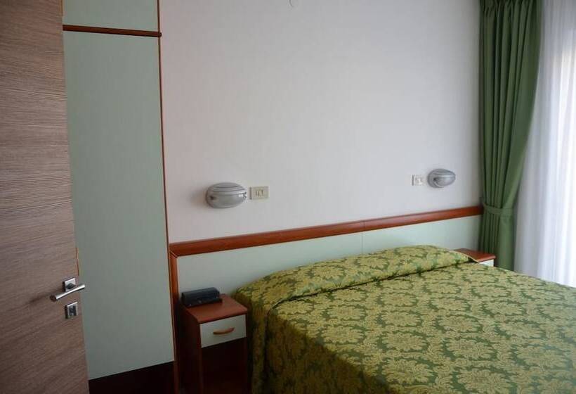 Camera Standard, Cristina