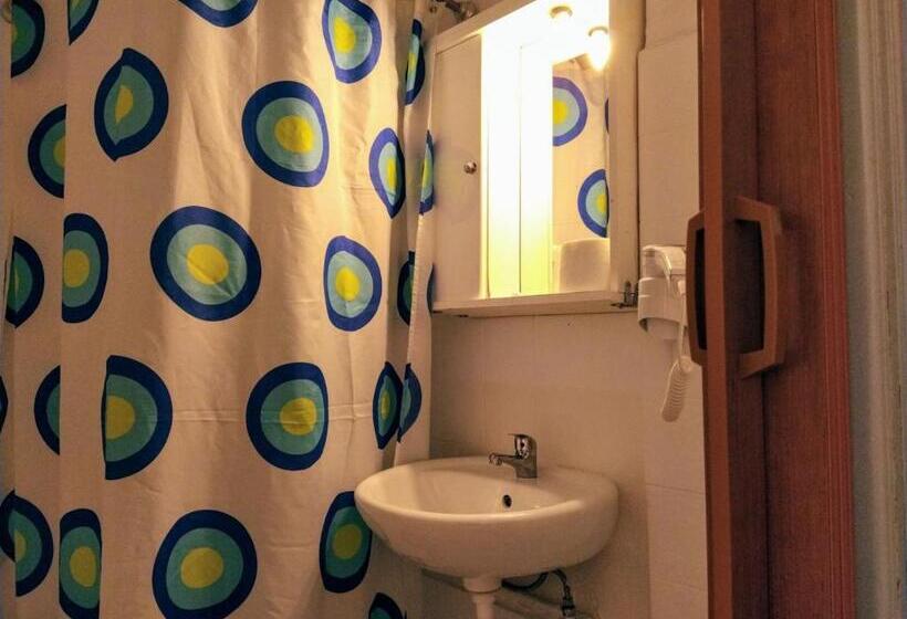 غرفة قياسية رباعية, Delfini