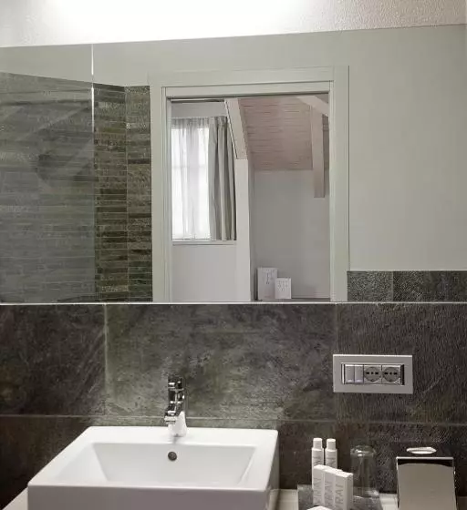 اتاق استاندارد یک نفره, Di Varese