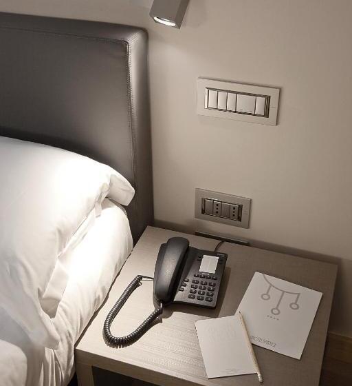 标准单人间, Di Varese