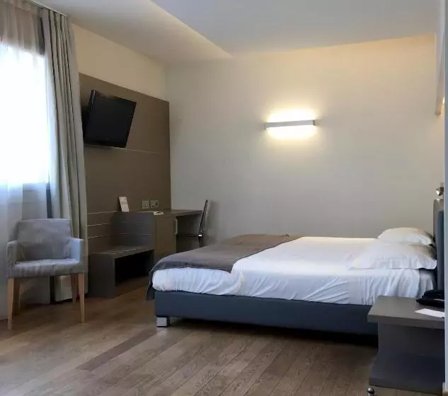 اتاق سوپریور, Di Varese