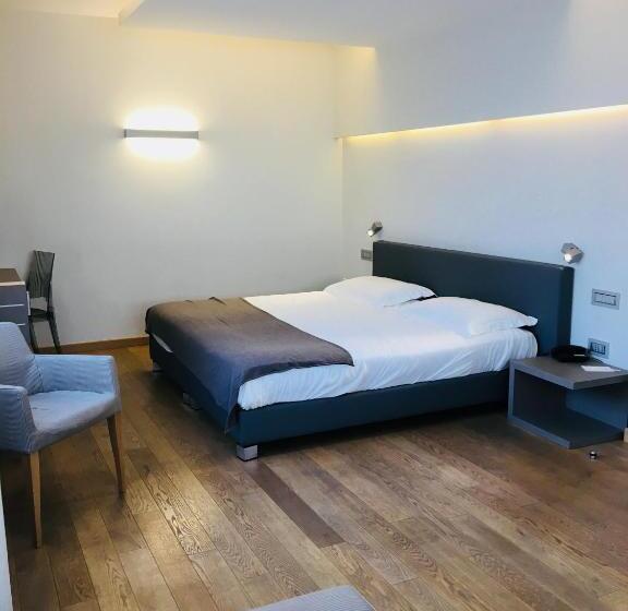 高级大房间, Di Varese