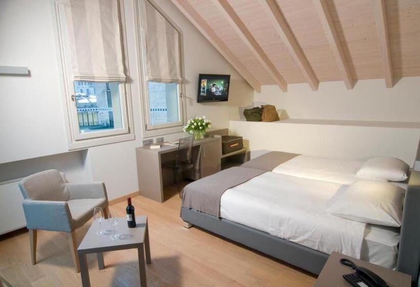 高级大房间, Di Varese