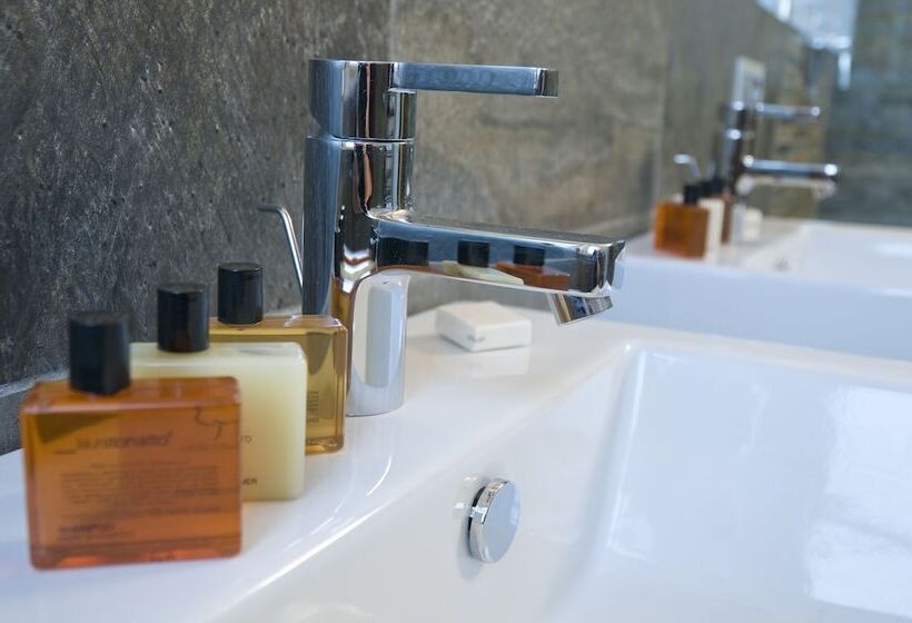 标准单人间, Di Varese