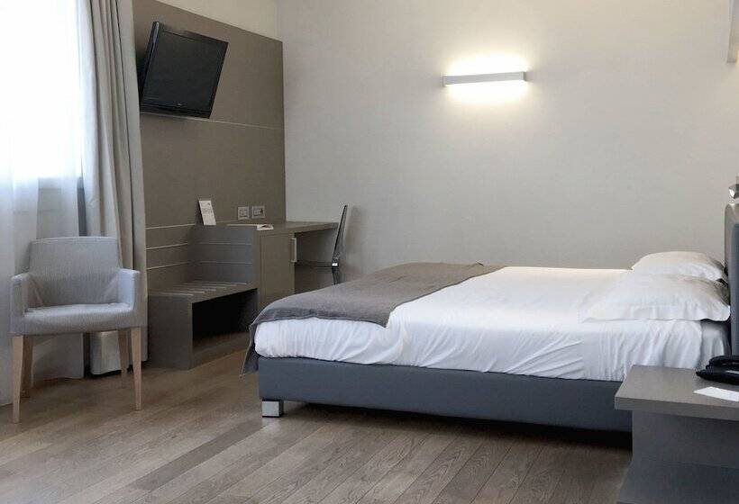 标准单人间, Di Varese