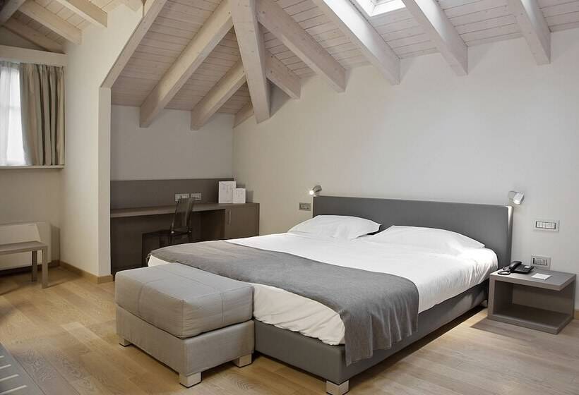 高级大房间, Di Varese