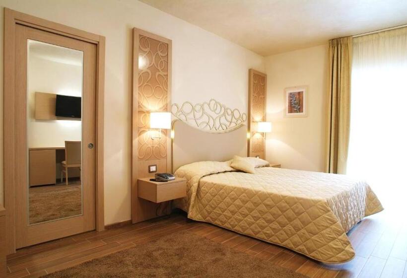 高级大房间, Duchessa Della Sila