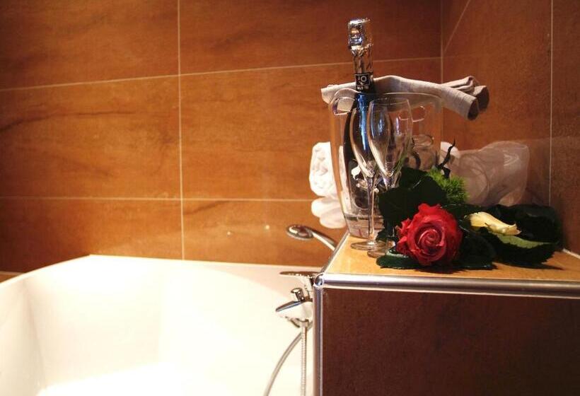 스위트, Duchessa Della Sila