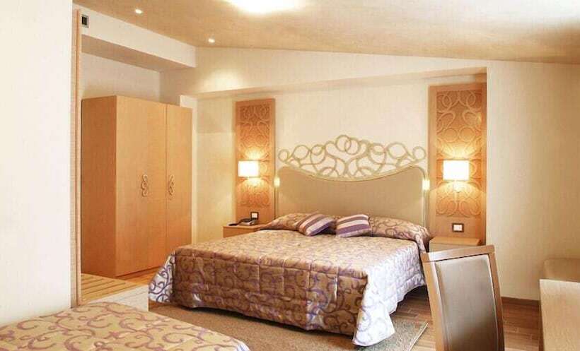 标准三人间, Duchessa Della Sila