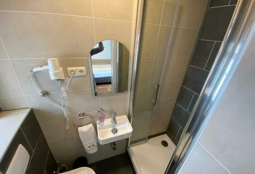 חדר סטנדרט יחיד, Goldene Traube