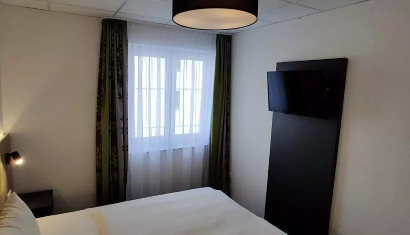スタンダード４人部屋, Goldene Traube