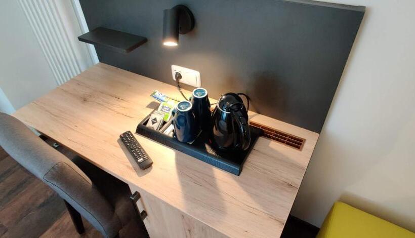 חדר סטנדרט לארבעה, Goldene Traube