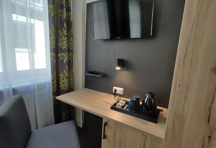 חדר סטנדרט לארבעה, Goldene Traube