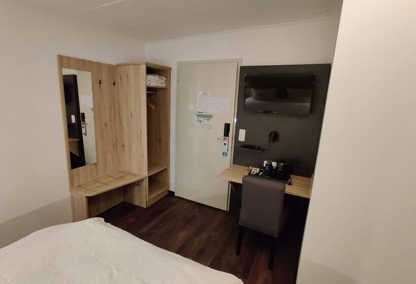 חדר סטנדרט לארבעה, Goldene Traube