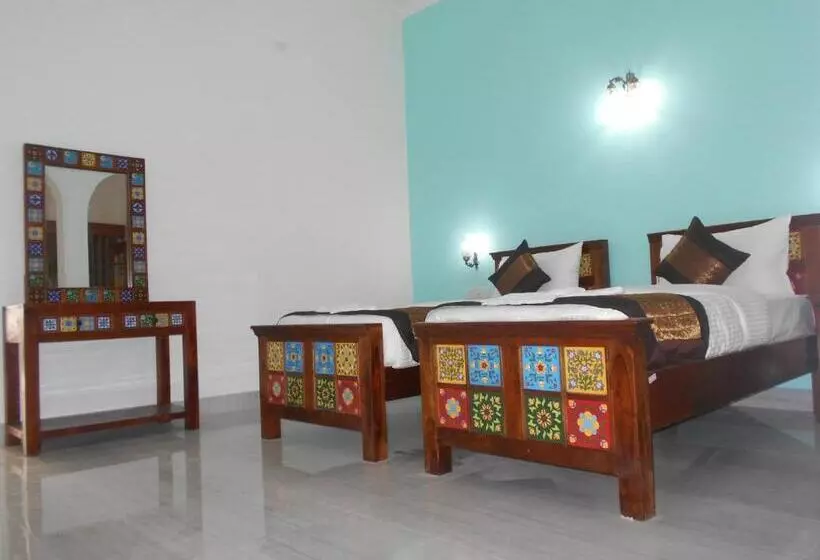 اتاق اجرایی با تخت بزرگ, Isabel Palace