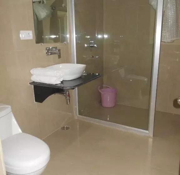 اتاق اجرایی با تخت بزرگ, Isabel Palace