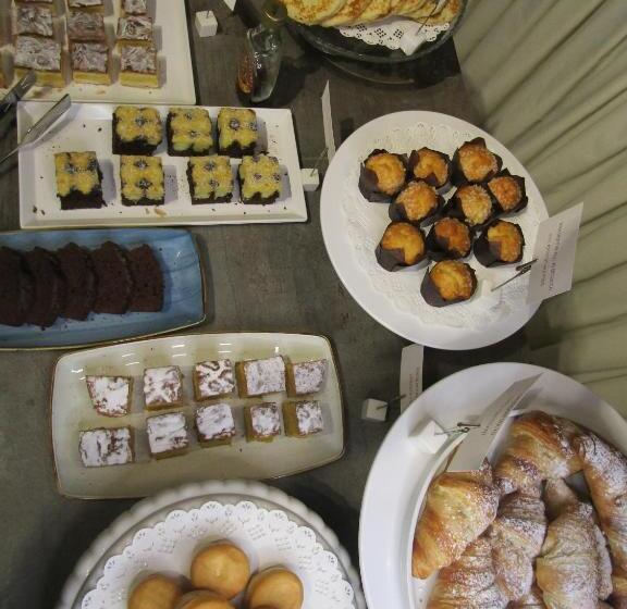 غرفة قياسية مزوَّدة بشُرفة, Menapace