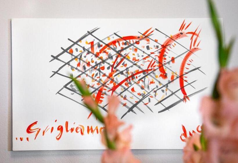 غرفة قياسية مزوَّدة بشُرفة, Menapace