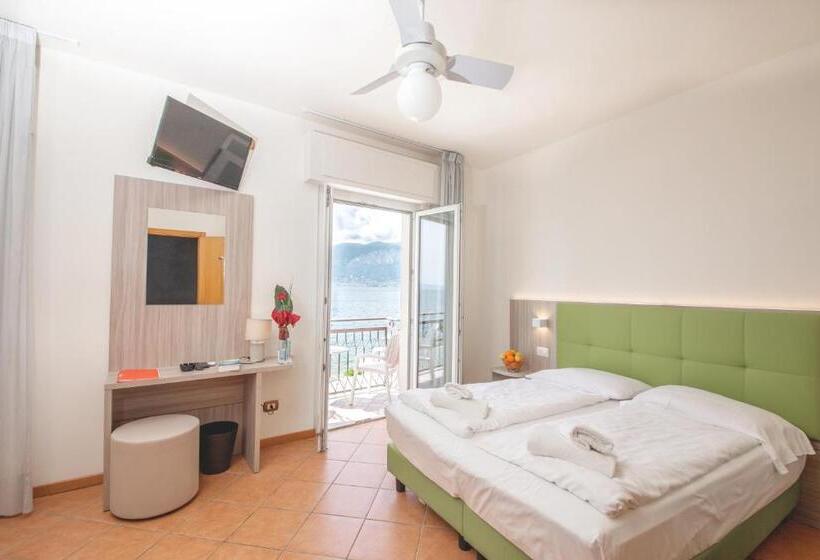 غرفة قياسية مطلّة علي البحيرة, Menapace