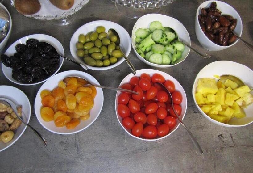 غرفة قياسية ثلاثية مزودة بشرفة, Menapace