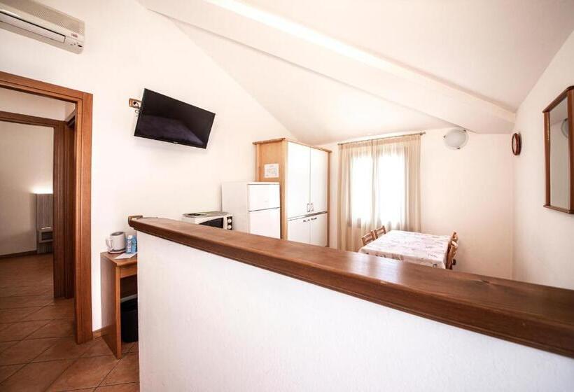 شقة بغرفة نوم واحدة, Menapace