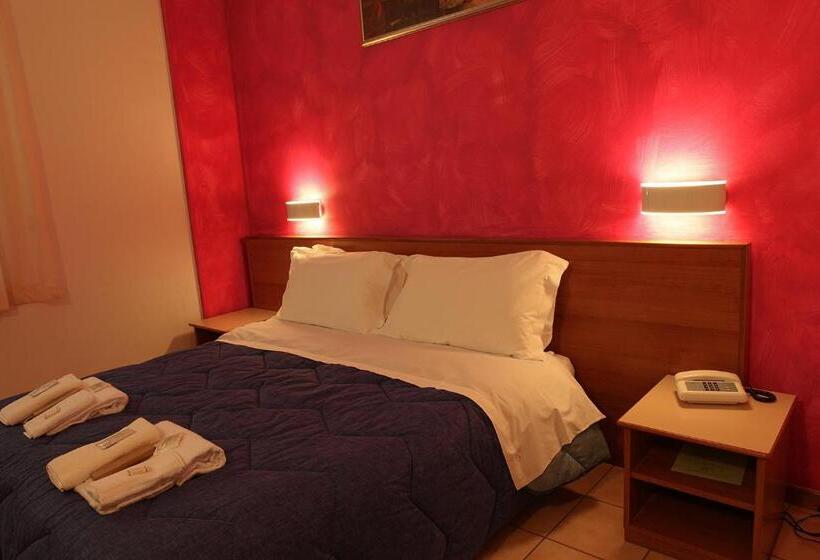 غرفة قياسية, Pellegrino E Pace