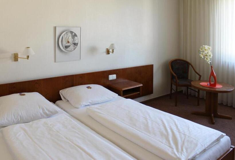 スタンダードルーム, Post