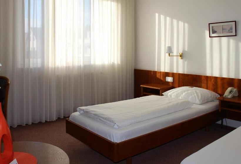 スタンダードルーム, Post