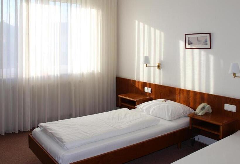 スタンダードルーム, Post