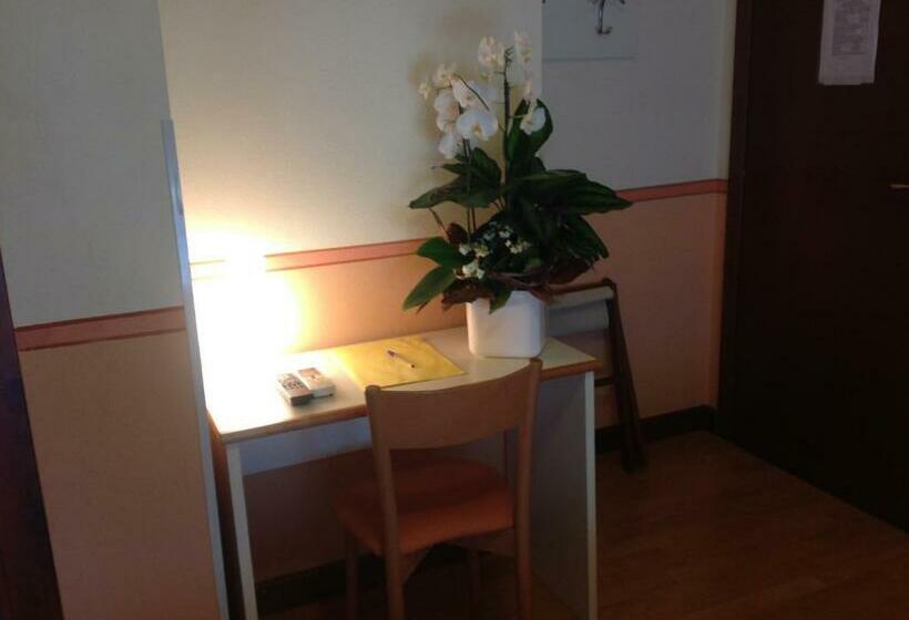 غرفة قياسية, Romeo