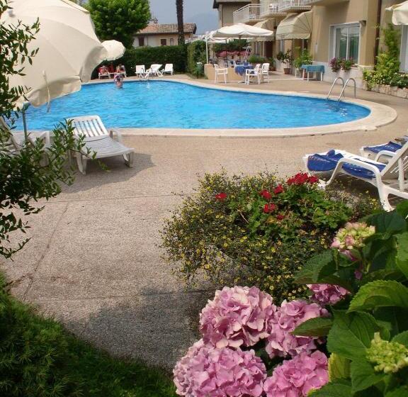 جناح جونيور, Romeo