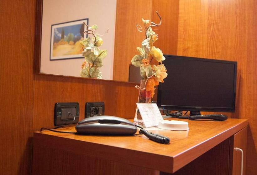 اتاق استاندارد یک نفره, Stazione