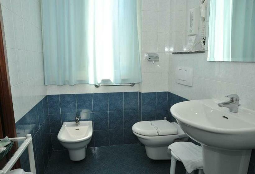 اتاق استاندارد, Stazione