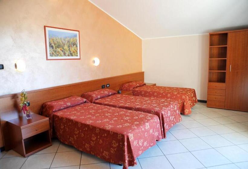 اتاق استاندارد سه نفره, Stazione