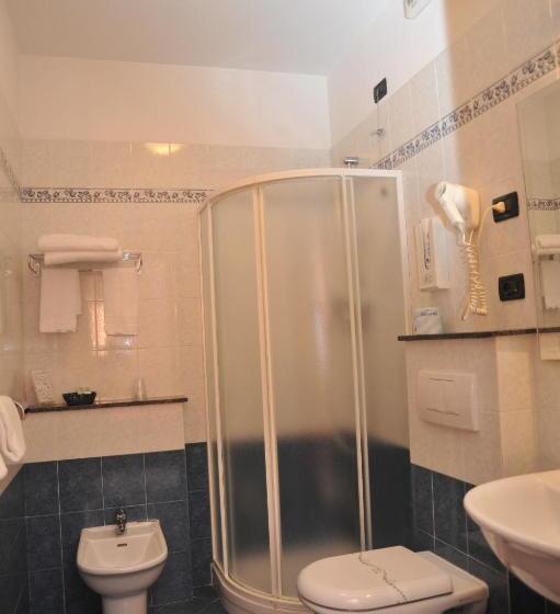 اتاق استاندارد چهار تخته, Stazione