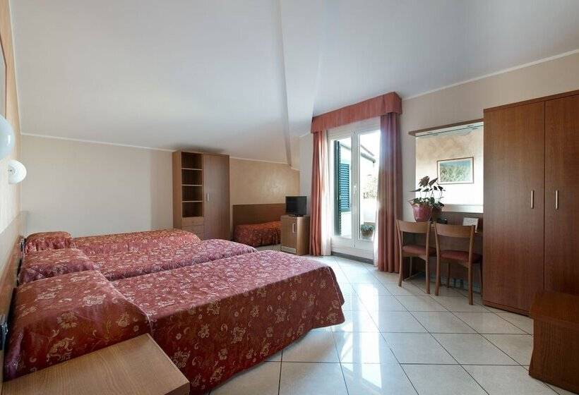 اتاق استاندارد سه نفره, Stazione