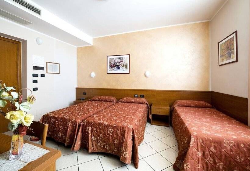 اتاق استاندارد سه نفره, Stazione