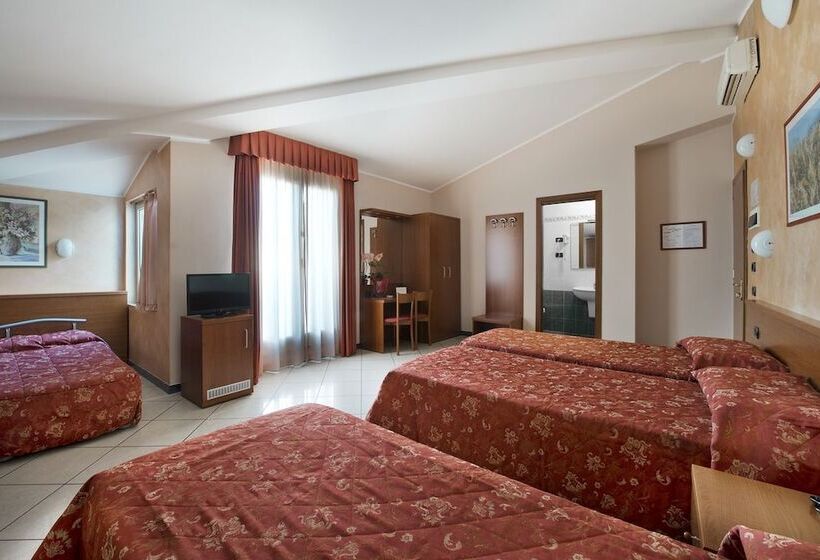 اتاق استاندارد چهار تخته, Stazione