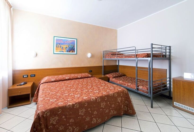 اتاق استاندارد چهار تخته, Stazione