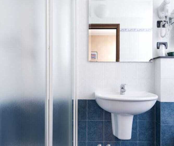 اتاق استاندارد چهار تخته, Stazione