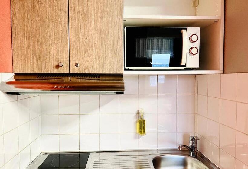 ファミリーステューディオ, The People Le Havre