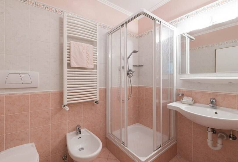 高级大房间, Waldsee