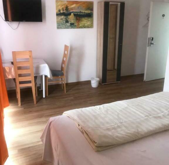 חדר קומפורט, I Motel