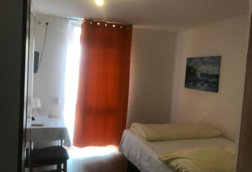 חדר סטנדרט, I Motel