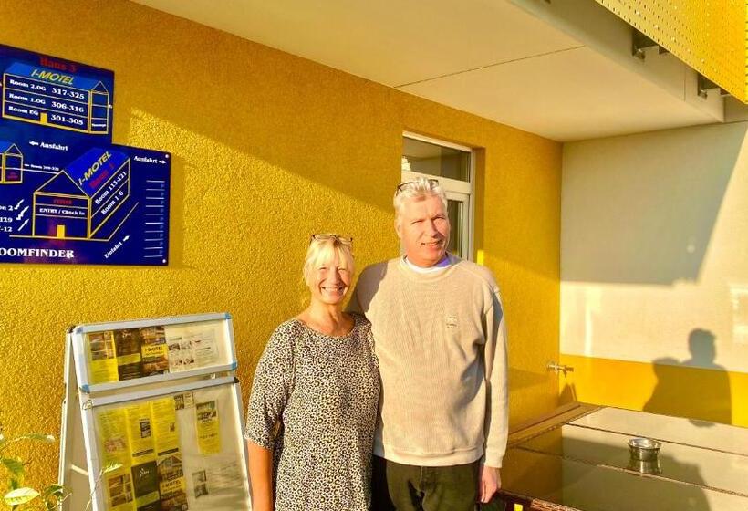 חדר משפחתי, I Motel